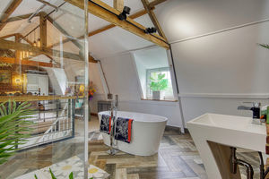 En-Suite Area- click for photo gallery